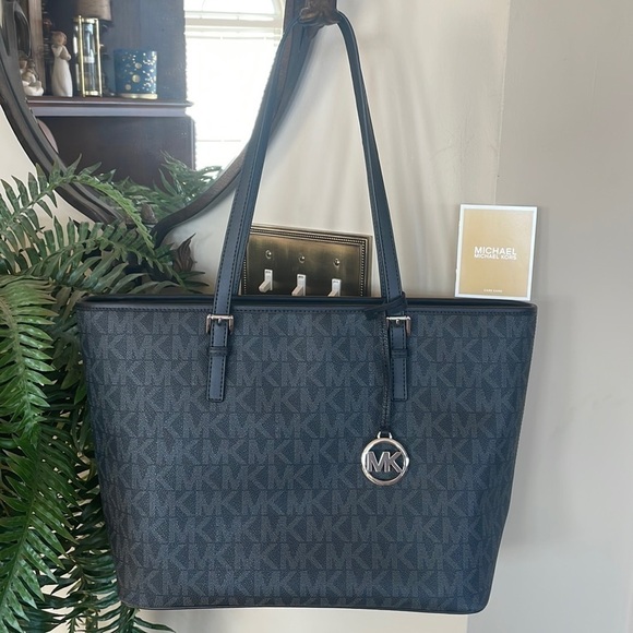 Brand New Michael Kors Black Top Zipper Double Strap Shoulder Bag Jet Set Tote - Picture 1 of 16